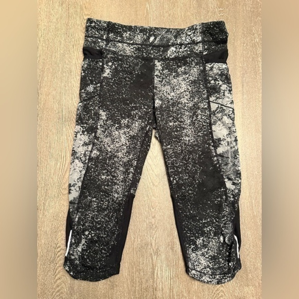 ATHLETA BRAND BLACK AND WHITE TIE DYE CROPPED LEGGINGS - Size Small SKU:360